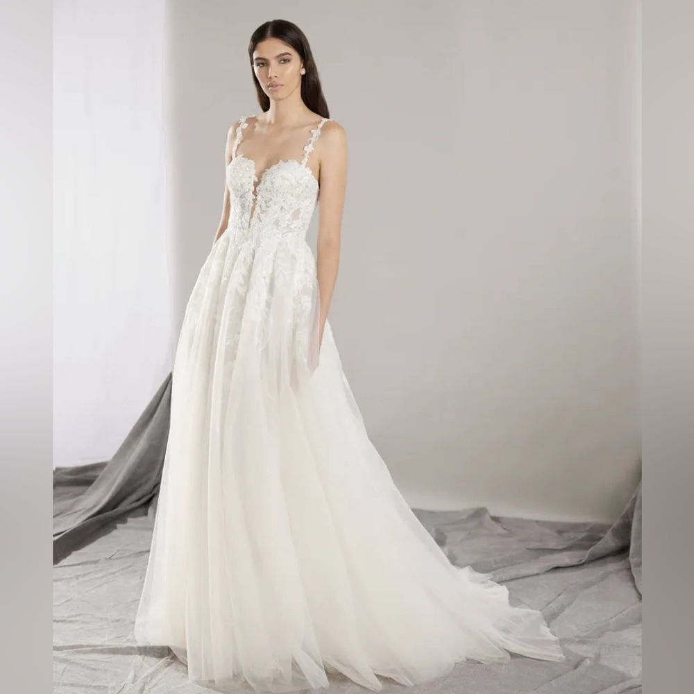 Iconic IMRE Pronovias Wedding Dress